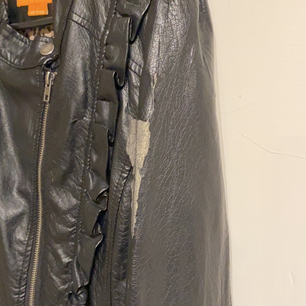 Black Jacket - Picture 4 of 8